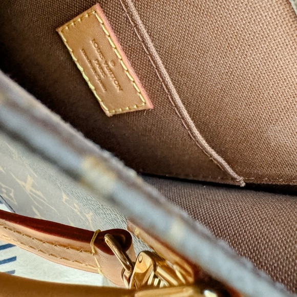 Authentic Louis Vuitton Petit Sac Plat bag - Picture 11 of 14